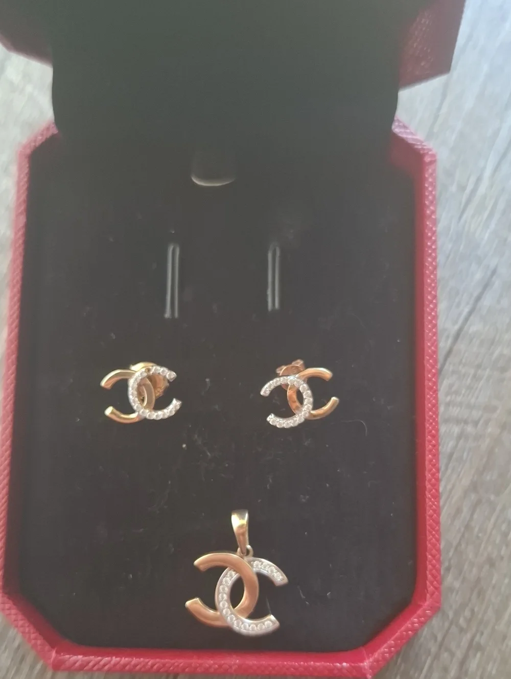 14K Gold  Interlocking CC Pendant and Stud Earrings Set